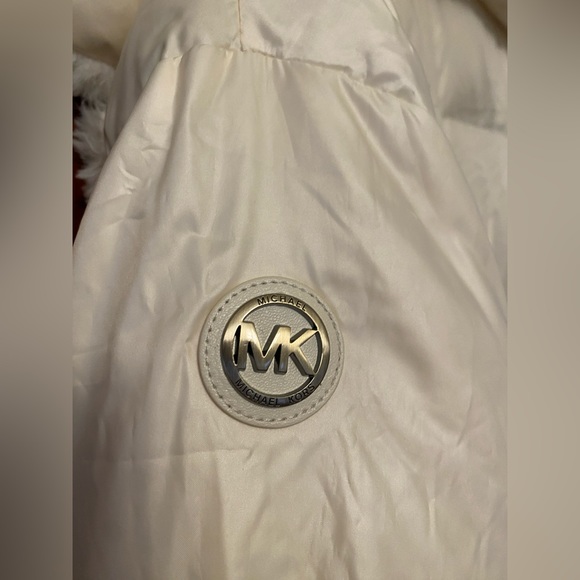 Michael Kors Quilted Ciré and Faux
Shearling Reversible Puffer
Coat- Women’s MED - Picture 10 of 16